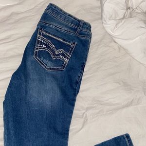 Women’s skinny jeans never worn